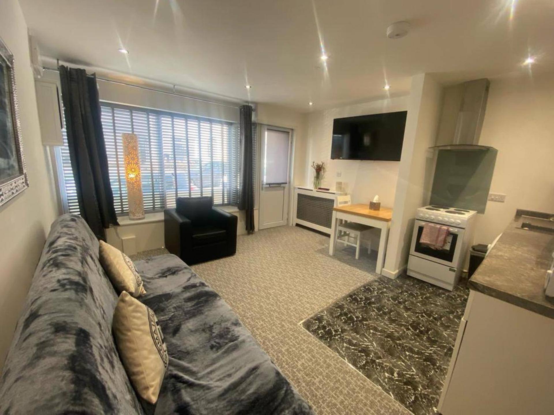 Beautiful 3-Bed Apartment In マーサー・ティドビル エクステリア 写真