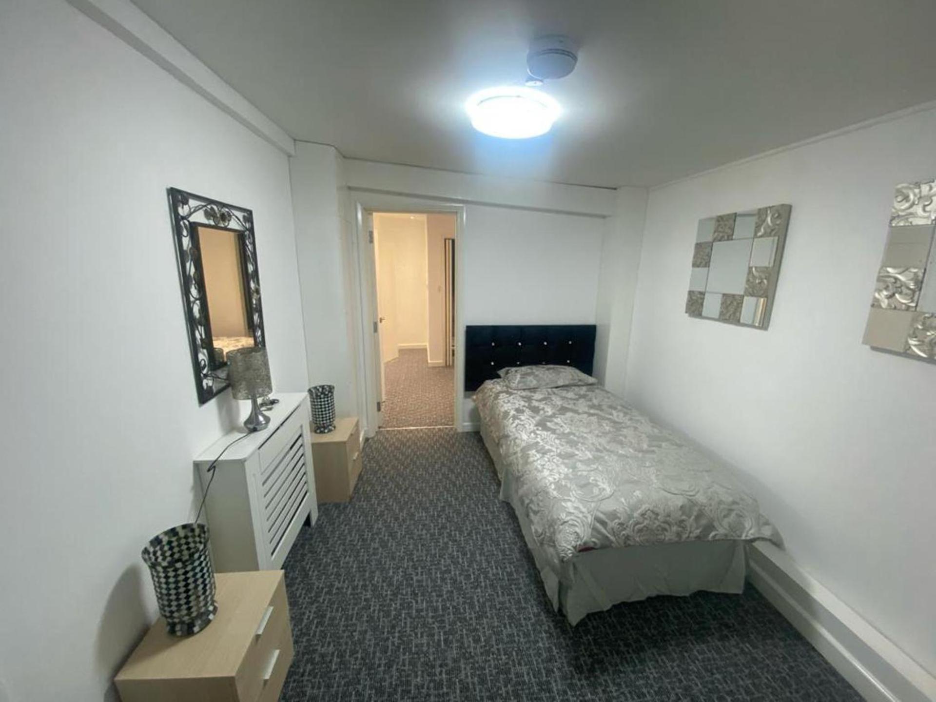 Beautiful 3-Bed Apartment In マーサー・ティドビル エクステリア 写真