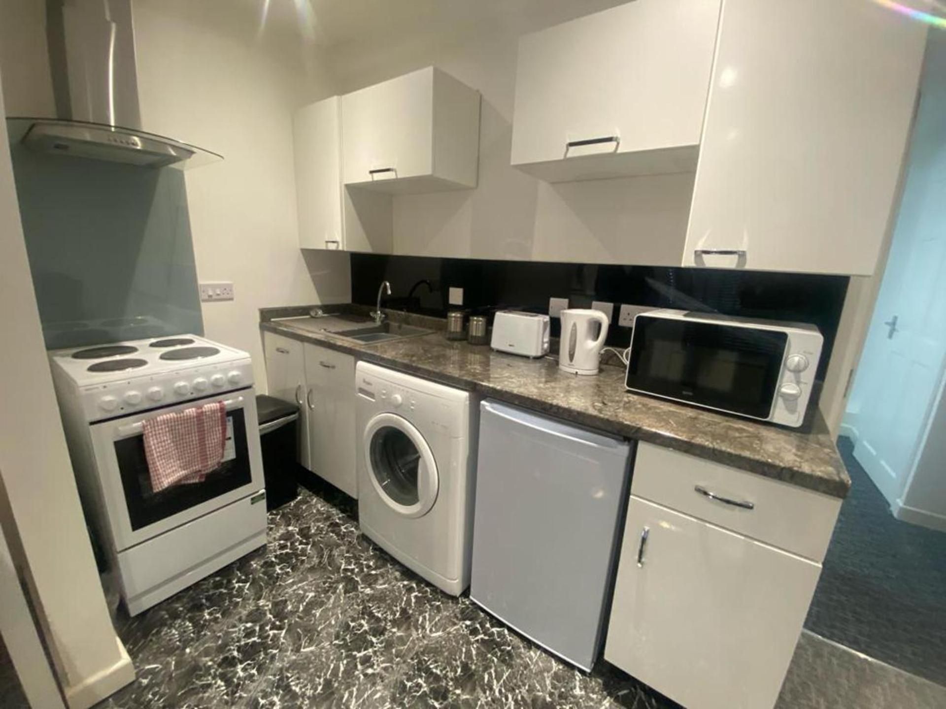 Beautiful 3-Bed Apartment In マーサー・ティドビル エクステリア 写真