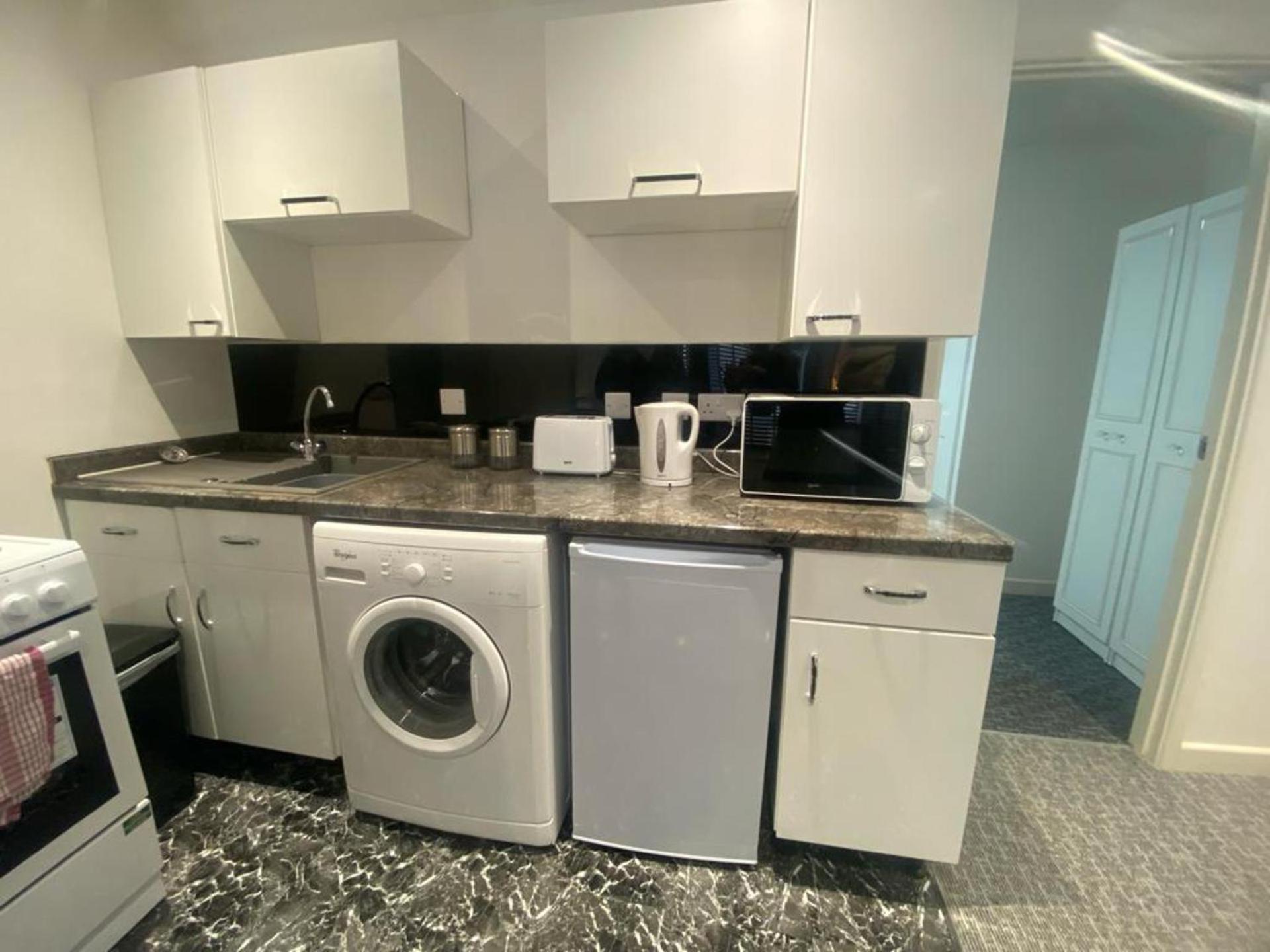Beautiful 3-Bed Apartment In マーサー・ティドビル エクステリア 写真